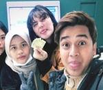 Kompak Melet, Billy Syahputra dan Hilda Vitria Wefie Sambil Pamer Tiket Kereta