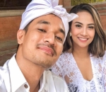 Lagi-Lagi Tampil Pakai Kostum Bali, Vanessa Angel Manis Foto Bareng Pacar