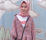 Gaya Santai Ayana Moon