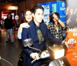 Seru, Prilly Latuconsina Dibonceng Maxime Bouttier Menuju Bioskop