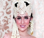 Tak Cuma Modern, Vicy Melanie Juga Cantik Pakai Riasan Tradisional