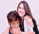 Makin Mesra, Ammar Zoni Cium Tangan Irish Bella di Pemotretan