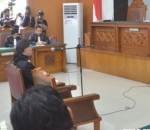 Ahmad Dhani Mendengarkan Putusan Sidang yang Dibacakan Hakim