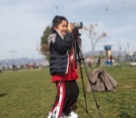 Bak Fotografer Profesional, Bilqis Berpose Tengah Memotret