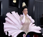 Cardi B Mencuri Perhatian dengan Gaya Vintage