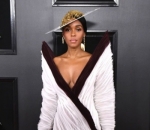 Penampilan Janelle Monae dengan Busana ala Kepompong