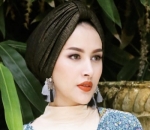 Angel Qulbiah Menawan dalam Balutan Turban