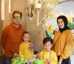 Cantik Saat Rayakan Ulang Tahun Putranya Bareng Richie Five Minutes