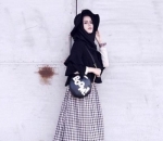 Tampil dengan Outfit Monokrom