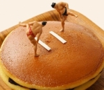 Pertandingan Sumo di Atas Dorayaki