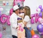 Gading dan Gisel Kompak Mencium Putri Mereka yang Tengah Ulang Tahun