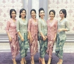 Gaun Bridesmaid yang Penuh Warna