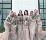 Tampil Cantik Dengan Gaun Nude