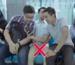 Jangan Mengobrol Keras di Dalam MRT