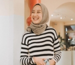 Letakkan Lidah Dibelakang Gigi saat Tersenyum