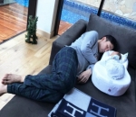 Raphael Moeis Tidur di Baby Nest Seharga Jutaan, Ada Selimut Hermes Juga Nih