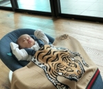Baby Raphael Moeis Tidur Pakai Selimut Kece Keluaran Brand Gucci