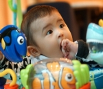 Baby Raphael Moeis Asyik Pose di Atas Activity Jumper Seharga Rp 1,9 Juta