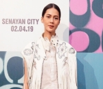 Pakai Koleksi Coach, Aura Model Paula Verhoeven Sangat Terpancar