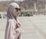 Lengkapi Fashion Saat Umrah dengan Kacamata Hitam