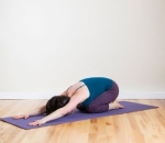 Lakukan Wide Child Pose