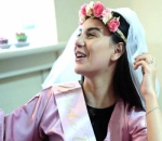 Penampilan Makin Lengkap dengan Selempang 'Bride to Be' dari Sahabat