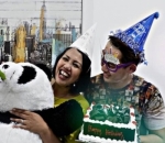 Romantis Beri Kejutan Ulang Tahun Untuk Ely Sugigi