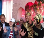 Tina Toon Ikut Hadir di Resepsi Nikahan Warga Dapil-nya