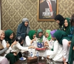 Tetap Ceria Kumpul Bareng Sahabat