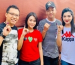 Keluarga Ashanty Santai Pakai Kaus dan Celana Jeans 