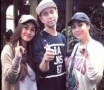 Kompak Pakai Topi dan Baju Santai Ala Keluarga Raffi Ahmad