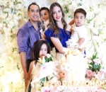 Tak Cuma Suami, Tiga Anak Nia Ramadhani Juga Hadir di Pesta Sang Bunda