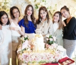 Nia Ramadhani Ceria Pose Bareng Teman-Teman Dekatnya