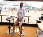 Cuek Pakai Hot Pants Saat Baby Moon di Australia