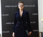Pakai Blazer Dress Hitam Untuk 'Sembunyikan' Perut Buncit, Keren Nih
