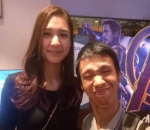 Selesai Nonton, Mikha Tambayong Ladeni Fans Untuk Foto Bareng