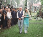 Irish Bella Diantar Sang Ayah yang Lama Tinggal di Luar Negeri