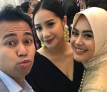 Raffi Ahmad dan Nagita Slavina Malah Asyik Selfie Bareng Adik Syahrini
