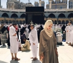 Luna Maya Unggah Foto di Tanah Suci Saat Ucapkan Selamat Puasa