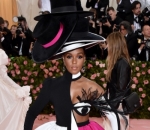 Gaun Unik Janelle Monae yang Penuh Perjuangan