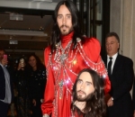 Jared Leto Curi Perhatian Tenteng 'Kepala Sendiri' di Met Gala 2019