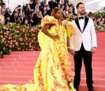Serena Williams Tetap Kece Padukan Gaun Cantik dan Sepatu Nike