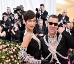 Bella Hadid Tampil Mewah dengan Puluhan Berlian Sebagai Hiasan