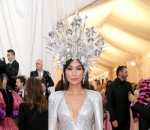 Gemma Chan 'Crazy Rich Asians' Tampil Memukau Bak Ratu
