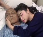 Tak Kenal Lelah, Dewi Persik Langsung Temani Sang Ayah Usai Bekerja