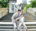 El Barack Ceria Bareng Calon Ayah Sambungnya
