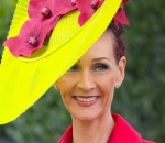 Topi Mirip Sekop Ala Chelsey Baker