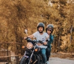 Naik Motor Berdua Bak di Film-Film
