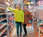 Foto Bareng di Sela-Sela Belanja Keperluan Anak