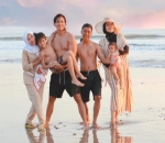 Santai Liburan Bersama di Pantai